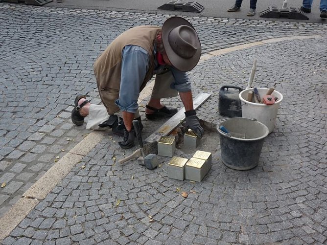 Stolpersteine gegen das Vergessen (Foto: Karl-Heinz Herrmann)