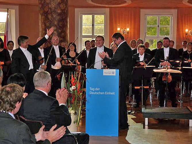 Feierlicher Festakt (Foto: Karl-Heinz Herrmann)