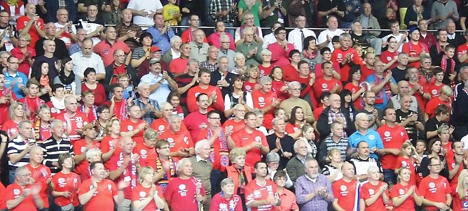 Der rote Block stand auch heute hinter dem THC (Foto: nnz) Der rote Block stand auch heute hinter dem THC (Foto: nnz)