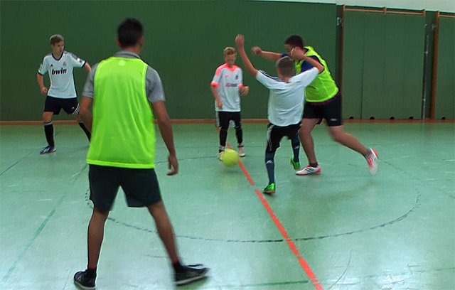 In die Halle "vertrieben" (1) (Foto: Karl-Heinz Herrmann)