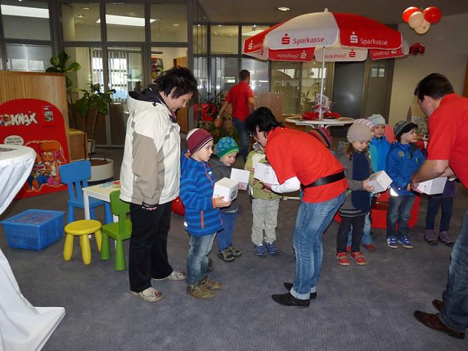 St&auml;ndchen zum Weltspartag (Foto: Karl-Heinz Herrmann)