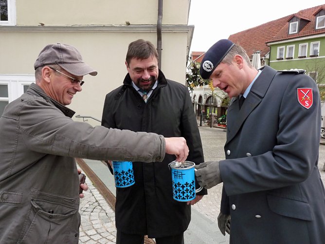 Mit Sammlung begonnen (Foto: Karl-Heinz Herrmann) Mit Sammlung begonnen (Foto: Karl-Heinz Herrmann)