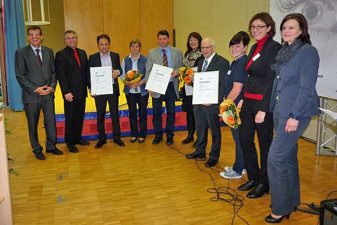 Hervorragende Ausbildungsbetriebe geehrt (Foto: Karl-Heinz Herrmann) Hervorragende Ausbildungsbetriebe geehrt (Foto: Karl-Heinz Herrmann)