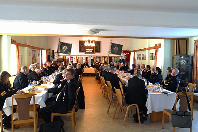 Bergkameraden mit neuer Führung (Foto: Otto Wagner / Karl-Heinz Herrmann) Bergkameraden mit neuer Führung (Foto: Otto Wagner / Karl-Heinz Herrmann)