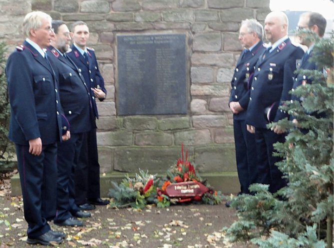 Volkstrauertag in Esperstedt (Foto: Privat) Volkstrauertag in Esperstedt (Foto: Privat)