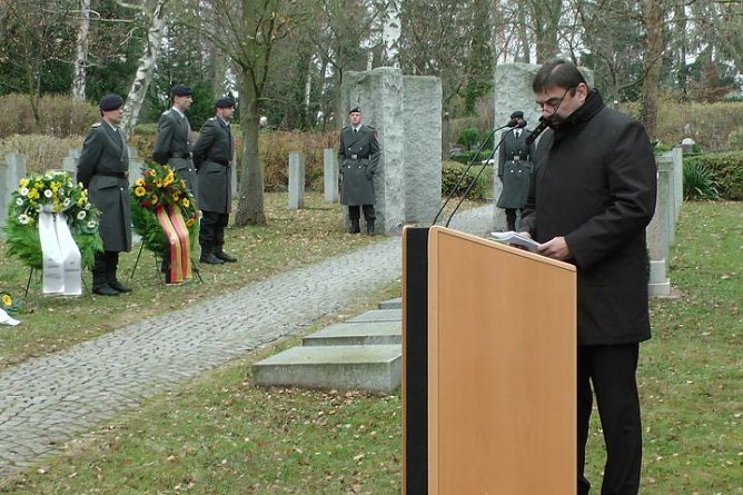 Der Toten gedacht (Foto: Karl-Heinz Herrmann)