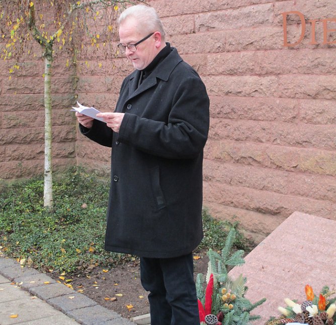 Der Toten gedacht (Foto: Ina R&ouml;mer)