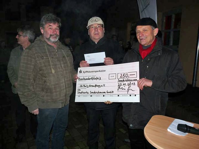 Vereine unterstützt (Foto: Karl-Heinz Herrmann) Vereine unterstützt (Foto: Karl-Heinz Herrmann)