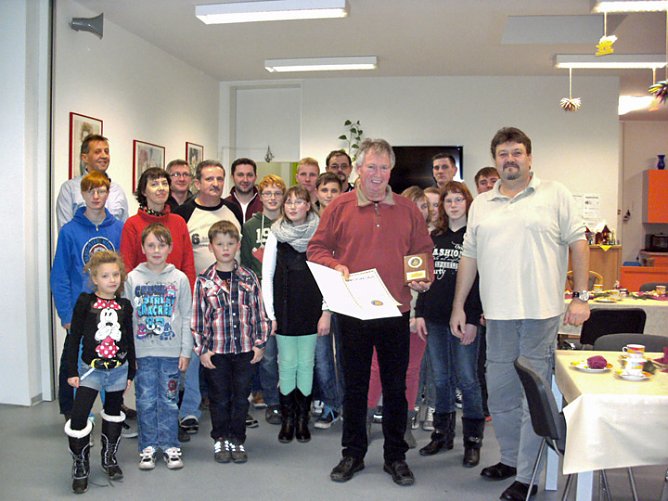 Ehrung für Kampfkunstmeister Alfred Horn (Foto: Werner Bank) Ehrung für Kampfkunstmeister Alfred Horn (Foto: Werner Bank)