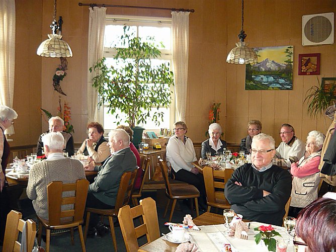 Gemütliche Runde zum Jahresabschluss (Foto: Dietmar Buchardt) Gemütliche Runde zum Jahresabschluss (Foto: Dietmar Buchardt)