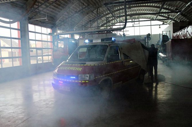 Mit Knall übergeben (Foto: Karl-Heinz Herrmann) Mit Knall übergeben (Foto: Karl-Heinz Herrmann)