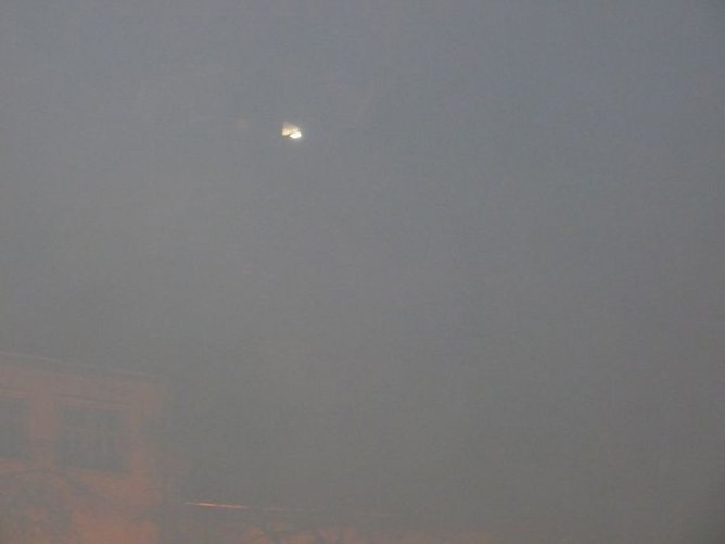 Die Kehrseite des Feuerwerks (Foto: Karl-Heinz Herrmann) Die Kehrseite des Feuerwerks (Foto: Karl-Heinz Herrmann)