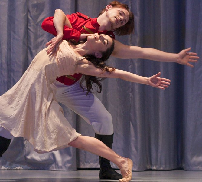 Szene aus dem Nussknacker (Foto: Tilmann Graner)