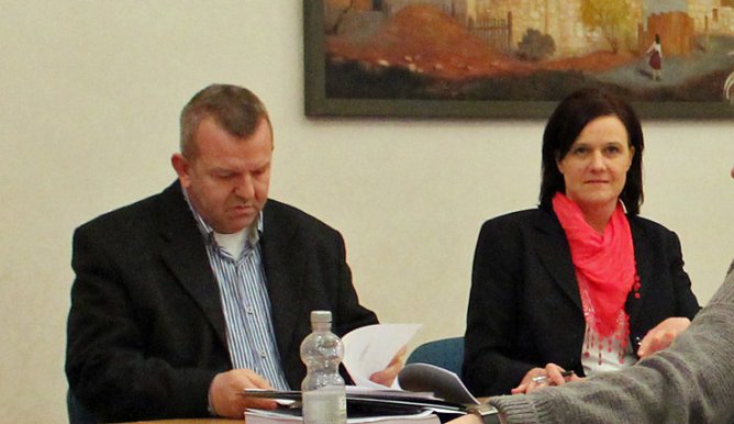 Haushaltsplanentwurf 2014 (Foto: Karl-Heinz Herrmann) Haushaltsplanentwurf 2014 (Foto: Karl-Heinz Herrmann)