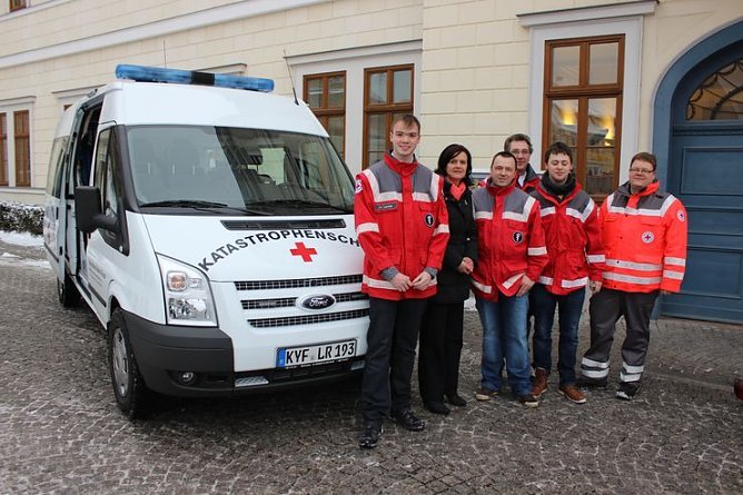 Neuer Einsatzleitwagen übergeben (Foto: Karl-Heinz Herrmann) Neuer Einsatzleitwagen übergeben (Foto: Karl-Heinz Herrmann)
