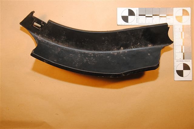 Kunststoffteil (Foto: Polizei) Kunststoffteil (Foto: Polizei)
