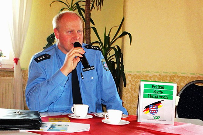 Verkehrsregeln geübt (Foto: Günter Herting) Verkehrsregeln geübt (Foto: Günter Herting)