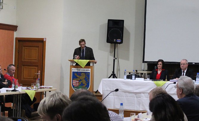 Haushaltsplan und Finanzplan 2014 (Foto: Karl-Heinz Herrmann) Haushaltsplan und Finanzplan 2014 (Foto: Karl-Heinz Herrmann)