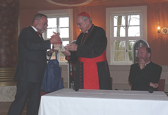 Kardinal Meisner in Sondershausen (Foto: Karl-Heinz Herrmann)