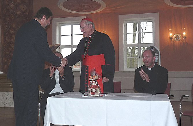 Kardinal Meisner in Sondershausen (Foto: Karl-Heinz Herrmann)