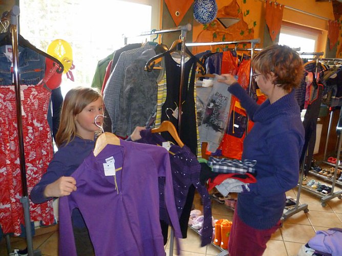 Kindersachenbörse ... (Foto: Kreisjugendring Roßleben) Kindersachenbörse ... (Foto: Kreisjugendring Roßleben)