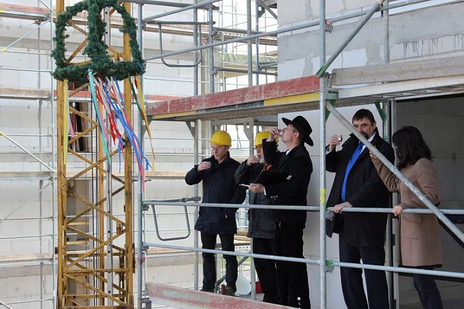 Vorfreude auf neue Wohnung (Foto: Karl-Heinz Herrmann) Vorfreude auf neue Wohnung (Foto: Karl-Heinz Herrmann)