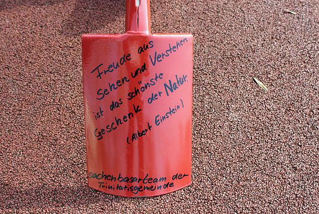 F&uuml;r Schulgarten gebuddelt (Foto: Karl-Heinz Herrmann)