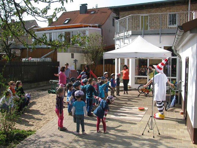 Kinder sicher machen (Foto: Bernd Müller) Kinder sicher machen (Foto: Bernd Müller)