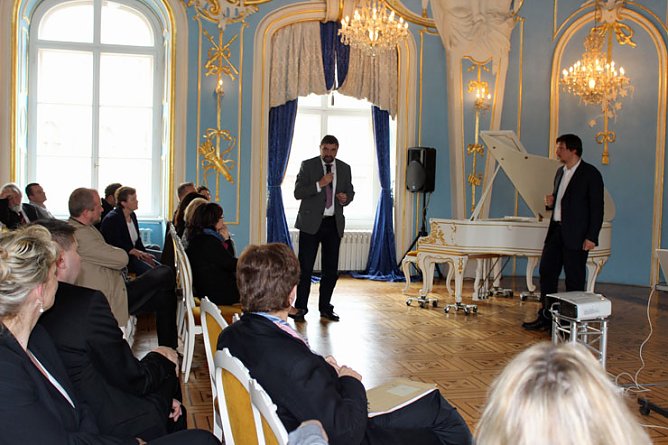 Podiumsdiskussion (Foto: Karl-Heinz Herrmann)