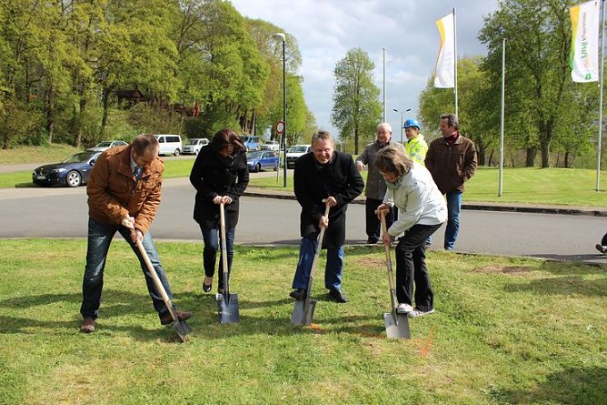 Errichtung eines Blickfangs begonnen (Foto: Karl-Heinz Herrmann)