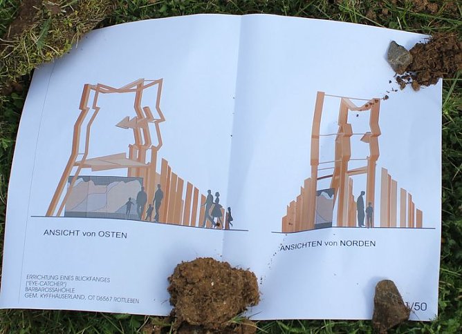 Errichtung eines Blickfangs begonnen (Foto: Karl-Heinz Herrmann)