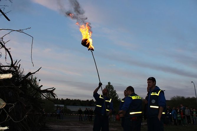 Bereits zum 6. Mal Osterfeuer im Gewerbegebiet (Foto: Karl-Heinz Herrmann) Bereits zum 6. Mal Osterfeuer im Gewerbegebiet (Foto: Karl-Heinz Herrmann)