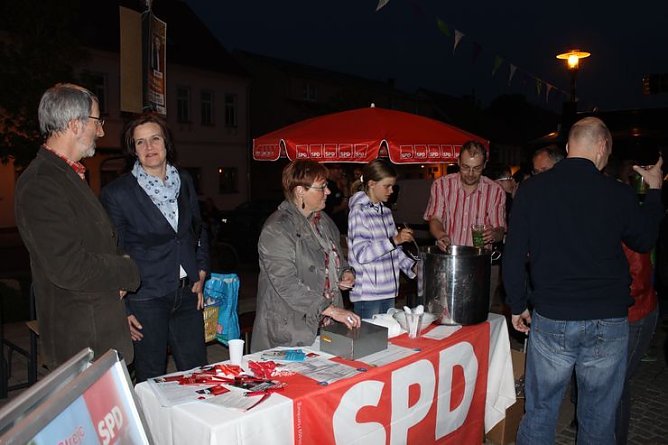 So ein Gewimmel auf dem Markt (Foto: Karl-Heinz Herrmann)