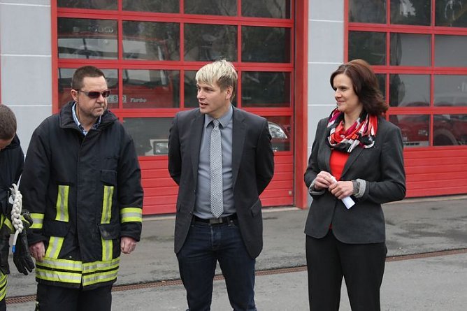 Dekontaminations-Fahrzeug &uuml;bergeben (Foto: Karl-Heinz Herrmann)