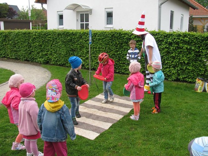Mit Kindern geübt (Foto: Bernd Müller) Mit Kindern geübt (Foto: Bernd Müller)