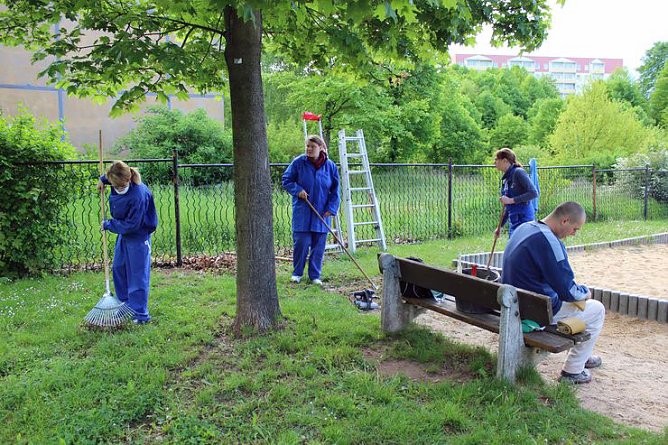 Spielpl&auml;tze werden versch&ouml;nert (Foto: Karl-Heinz Herrmann)
