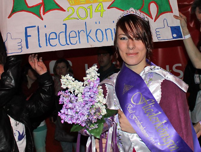 Wahl der Fliederkönigin (Foto: Karl-Heinz Herrmann) Wahl der Fliederkönigin (Foto: Karl-Heinz Herrmann)