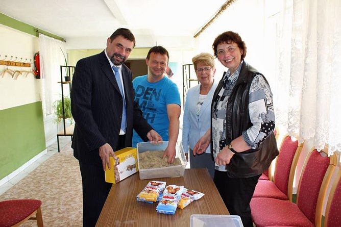 Besonderer Sand zum Spielen (Foto: Karl-Heinz Herrmann)