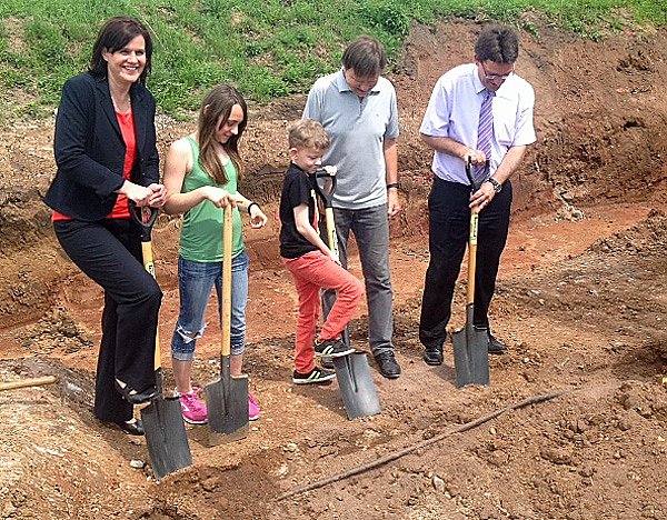 Grundstein gelegt (Foto: Landratsamt Kyffhäuserkreis) Grundstein gelegt (Foto: Landratsamt Kyffhäuserkreis)