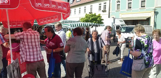 Letzte Infos geholt (Foto: SPD Bad Frankenhausen)