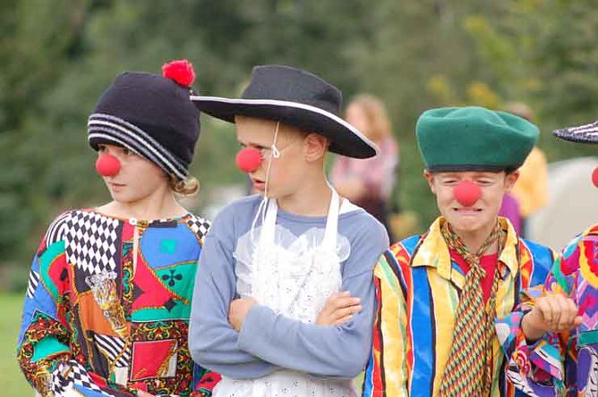 Manege frei! (Foto: Landesvereinigung Kulturelle Jugendbildung Thüringen e. V.) Manege frei! (Foto: Landesvereinigung Kulturelle Jugendbildung Thüringen e. V.)