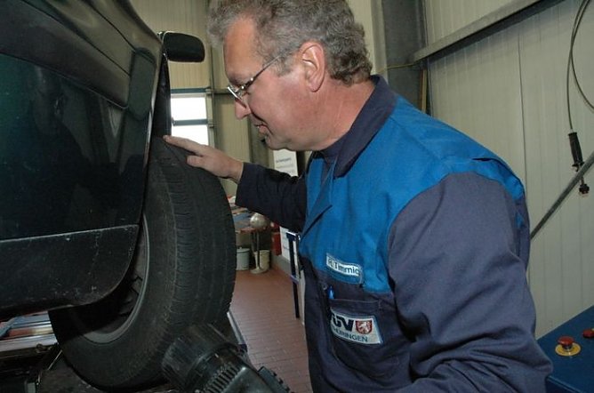 Sicherheit geht vor (Foto: TÜV) Sicherheit geht vor (Foto: TÜV)