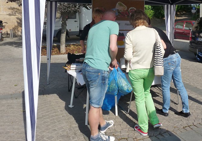 Köstliche Ernährungsberatung (Foto: Karl-Heinz Herrmann) Köstliche Ernährungsberatung (Foto: Karl-Heinz Herrmann)