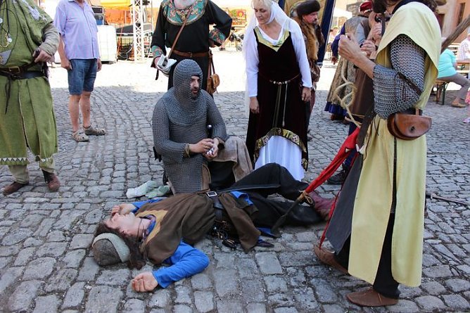 Fortsetzung mit Markttreiben (Foto: Karl-Heinz Herrmann) Fortsetzung mit Markttreiben (Foto: Karl-Heinz Herrmann)