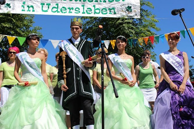 Laubkönig gekrönt (Foto: Karl-Heinz Herrmann) Laubkönig gekrönt (Foto: Karl-Heinz Herrmann)