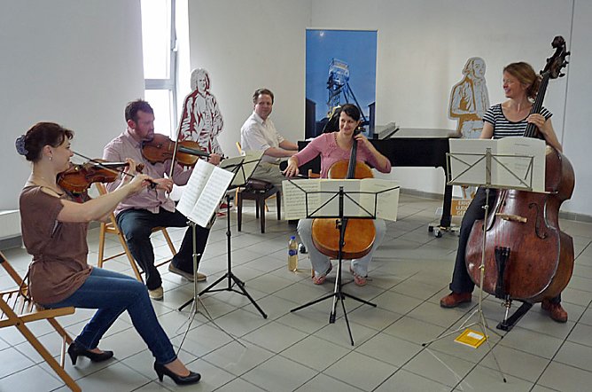 "Forellenquintett" in der Galerie (Foto: Karl-Heinz Herrmann) "Forellenquintett" in der Galerie (Foto: Karl-Heinz Herrmann)