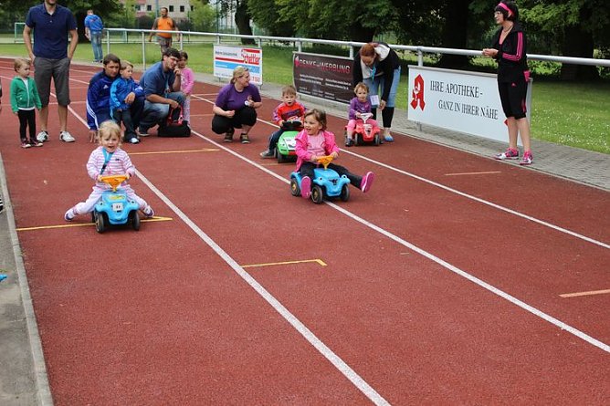 Musikalische Unterstützung kam vom Fanfarenzug. (Foto: Karl-Heinz Herrmann) Musikalische Unterstützung kam vom Fanfarenzug. (Foto: Karl-Heinz Herrmann)