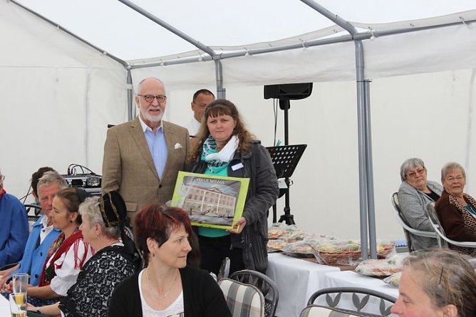 Feierliche Erweiterung (Foto: Karl-Heinz Herrmann) Feierliche Erweiterung (Foto: Karl-Heinz Herrmann)