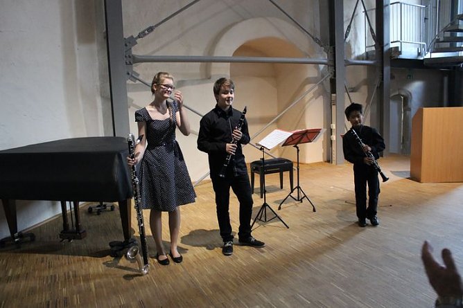 Gleich zwei Schecks im Gep&auml;ck (Foto: Karl-Heinz Herrmann)