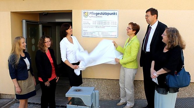 Pflegest&uuml;tzpunkt &uuml;bergeben (Foto: Karl-Heinz Herrmann)